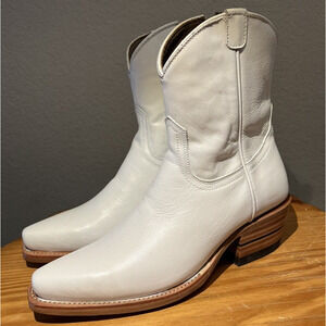 Alvies Boots Women 6 B White Leather Ankle Zip Shorty *display pair NWOB * read*